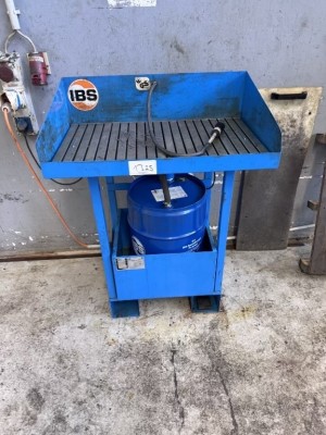 1 Teilewaschtisch IBS, fahrbar